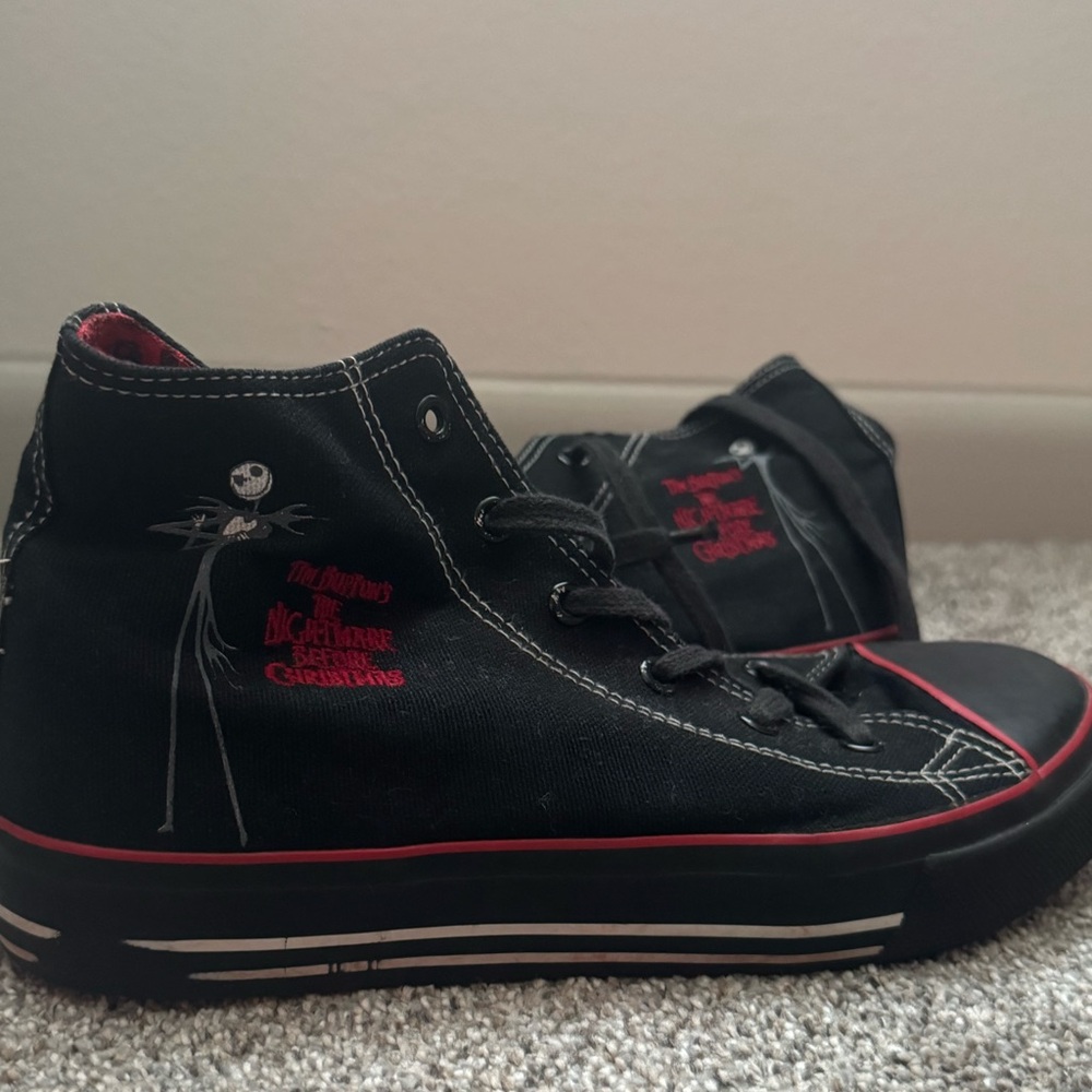 Nightmare before Christmas, Hot Topic, Mens Size 6, black and Red Chucks Style